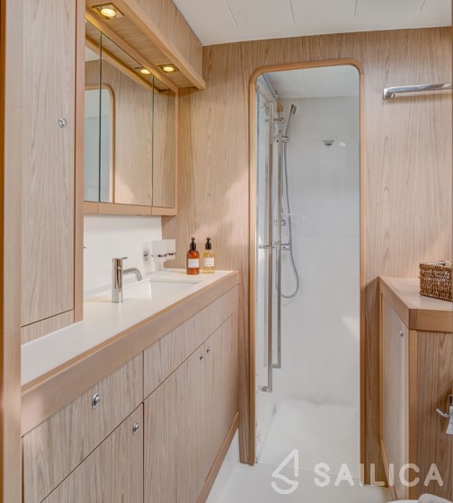 Lagoon 42 - Yacht Charter Sailica