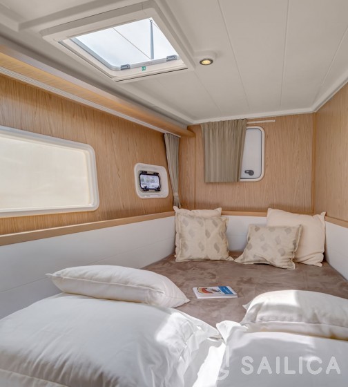 Lagoon 42 - Yacht Charter Sailica