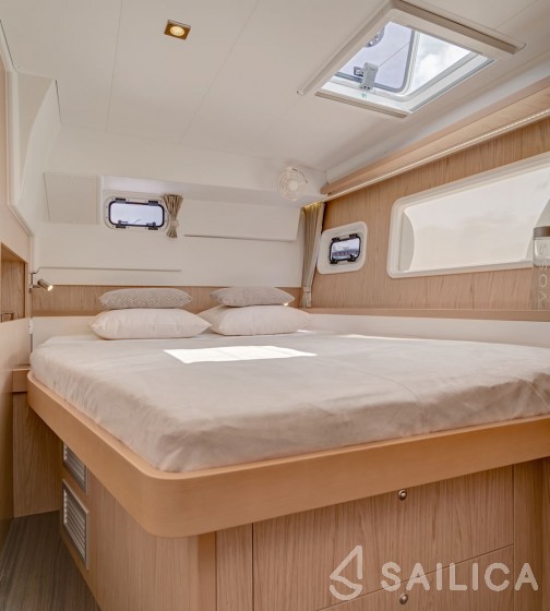 Lagoon 42 - Yacht Charter Sailica