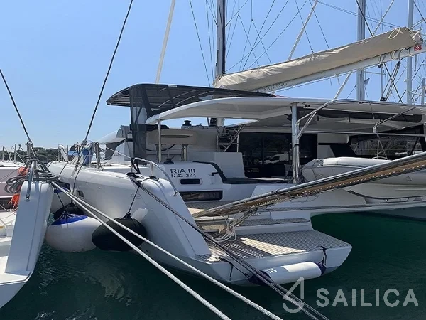 Lagoon 42 - Yacht Charter Sailica