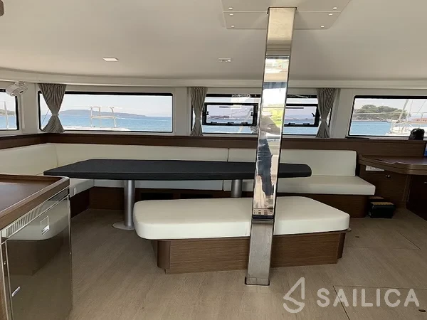 Lagoon 42 - Yacht Charter Sailica