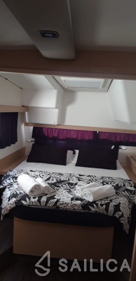 Lucia 40 - Yacht Charter Sailica