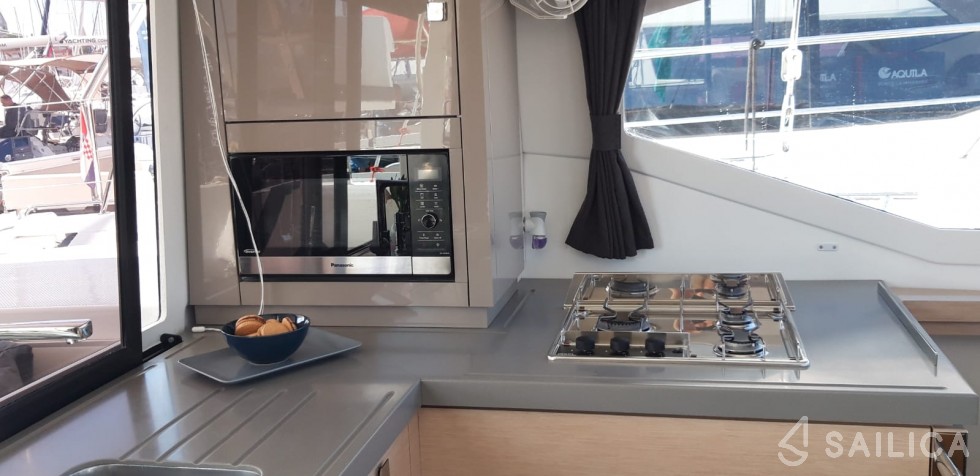 Lucia 40 - Yacht Charter Sailica