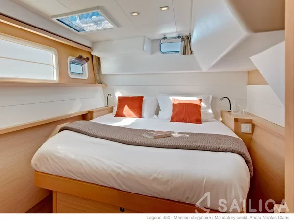 Lagoon 450  Flybridge - Yacht Charter Sailica