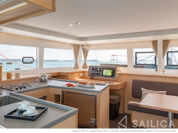 Lagoon 450  Flybridge - Yacht Charter Sailica