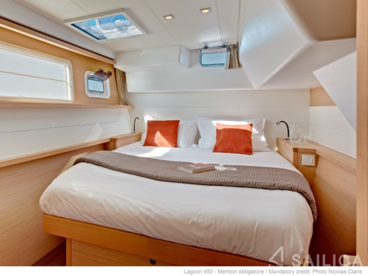 Lagoon 450  Flybridge - Yacht Charter Sailica