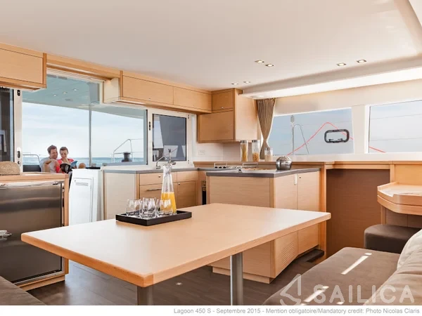 Lagoon 450  Flybridge - Yacht Charter Sailica