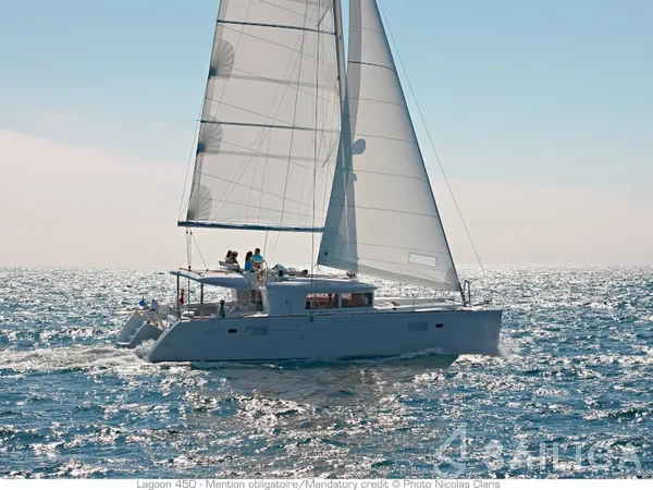 Lagoon 450  Flybridge - Yacht Charter Sailica