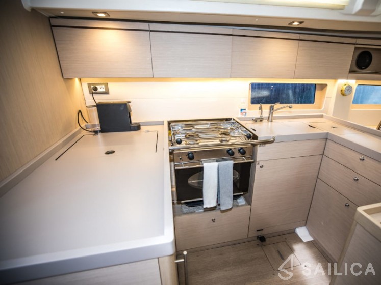 Oceanis 51.1 - Yacht Charter Sailica