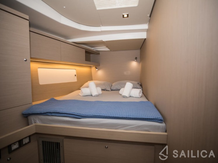 Oceanis 51.1 - Yacht Charter Sailica