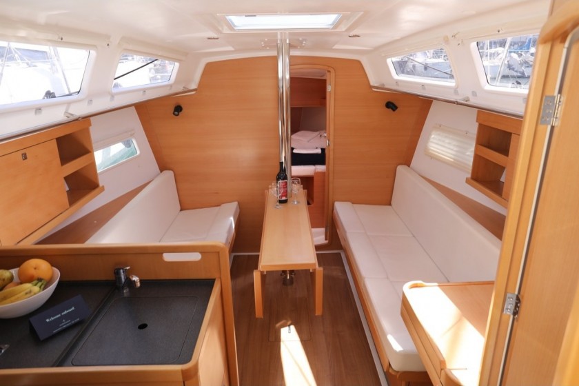 Sun Odyssey 319 - Yacht Charter Sailica