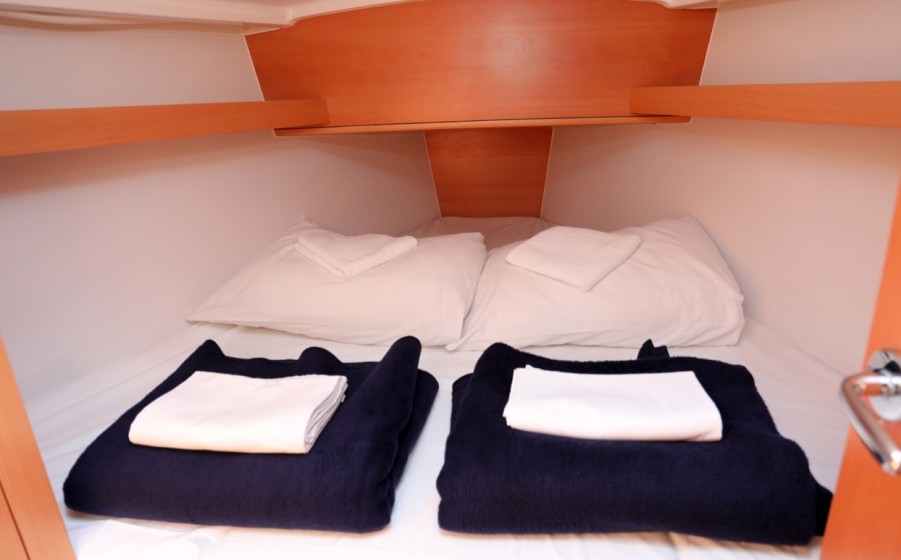 Sun Odyssey 319 - Yacht Charter Sailica