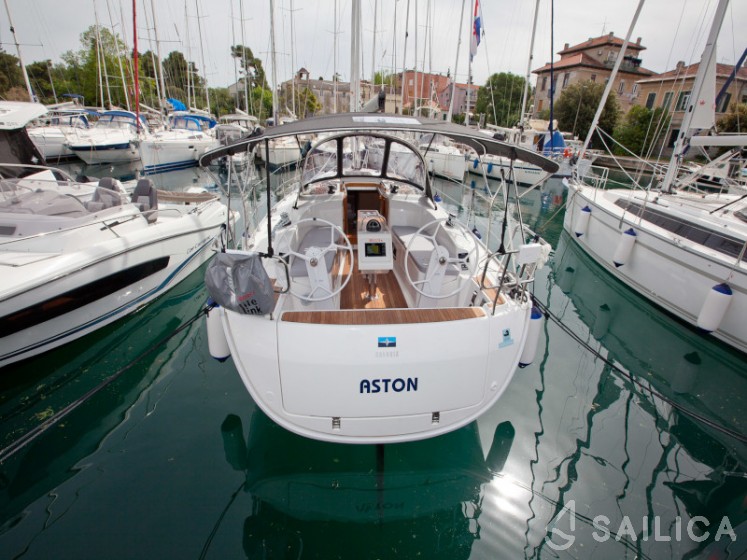 Bavaria 34 Cruiser - Yacht Charter Sailica