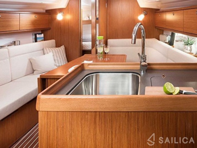 Bavaria 34 Cruiser - Yacht Charter Sailica