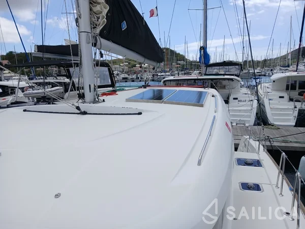 Lagoon 42 - Yacht Charter Sailica