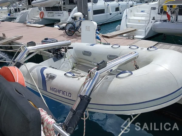 Lagoon 42 - Yacht Charter Sailica