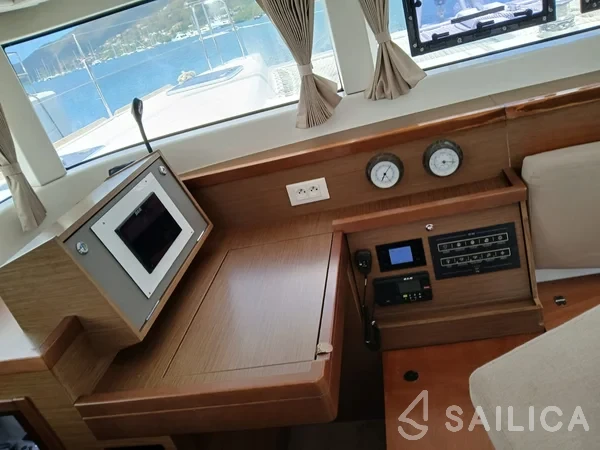 Lagoon 42 - Yacht Charter Sailica