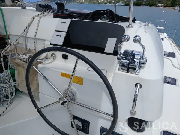 Lagoon 42 - Yacht Charter Sailica
