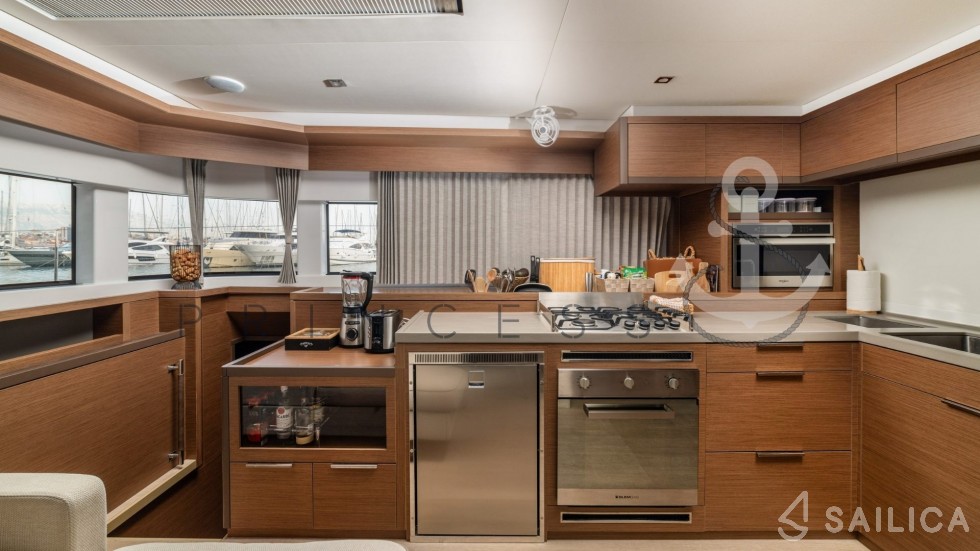 Lagoon 55 - Yacht Charter Sailica