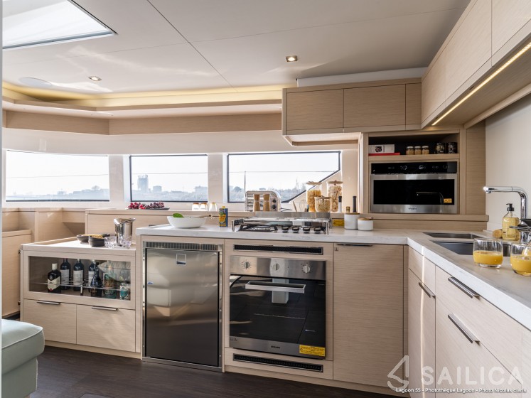 Lagoon 55 - Yacht Charter Sailica