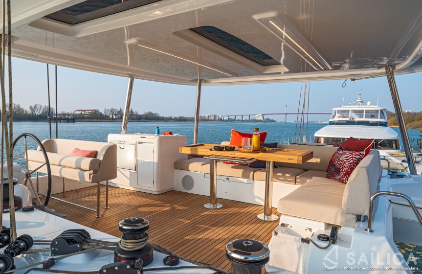 Lagoon 55 - Yacht Charter Sailica