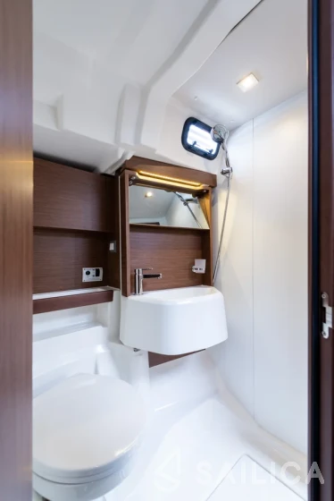 Oceanis 51.1 - Yacht Charter Sailica