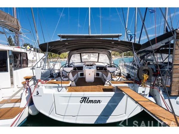 Oceanis 51.1 - Yacht Charter Sailica