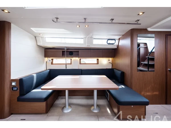 Oceanis 51.1 - Yacht Charter Sailica