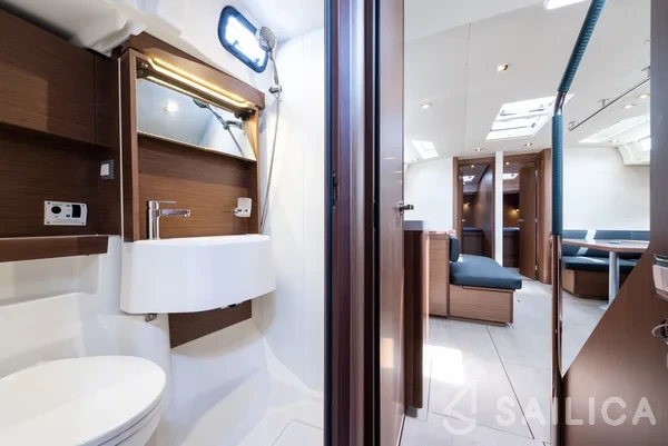 Oceanis 51.1 - Yacht Charter Sailica