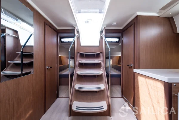 Oceanis 51.1 - Yacht Charter Sailica