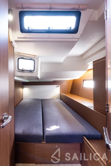 Oceanis 51.1 - Yacht Charter Sailica