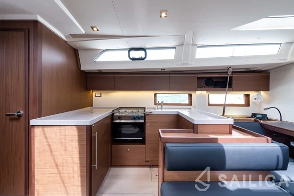 Oceanis 51.1 - Yacht Charter Sailica