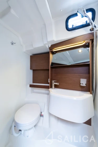 Oceanis 51.1 - Yacht Charter Sailica