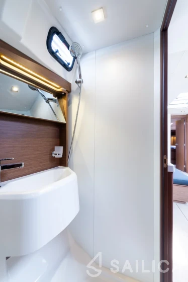 Oceanis 51.1 - Yacht Charter Sailica