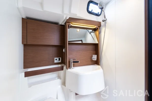 Oceanis 51.1 - Yacht Charter Sailica