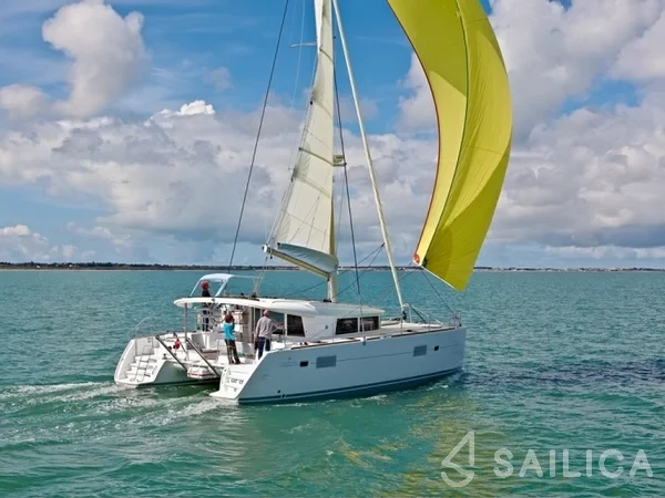Lagoon 400 S2 - Yacht Charter Sailica