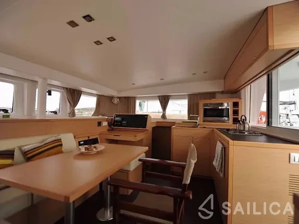 Lagoon 400 S2 - Yacht Charter Sailica