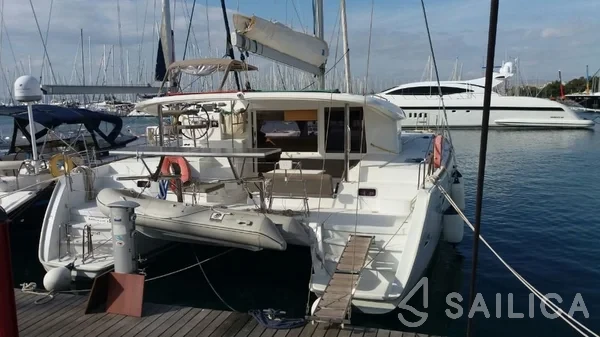 Lagoon 400 S2 - Yacht Charter Sailica