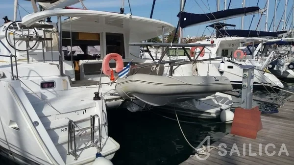 Lagoon 400 S2 - Yacht Charter Sailica