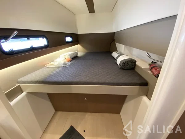 Bali 4.1 - Yacht Charter Sailica