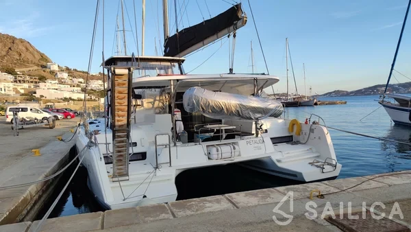 Lagoon 42 - Yacht Charter Sailica