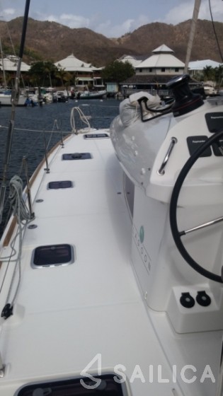 Lagoon 400 S2 - Yacht Charter Sailica
