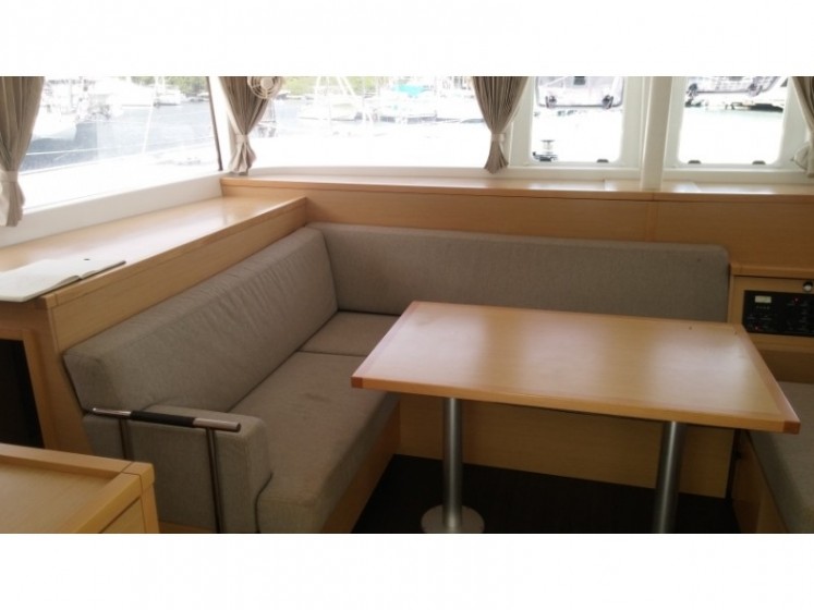 Lagoon 400 S2 - Yacht Charter Sailica