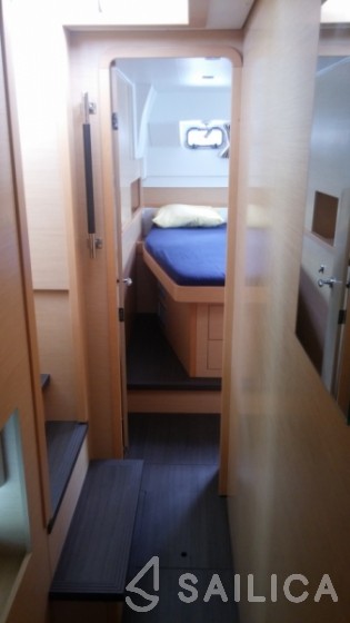 Lagoon 400 S2 - Yacht Charter Sailica