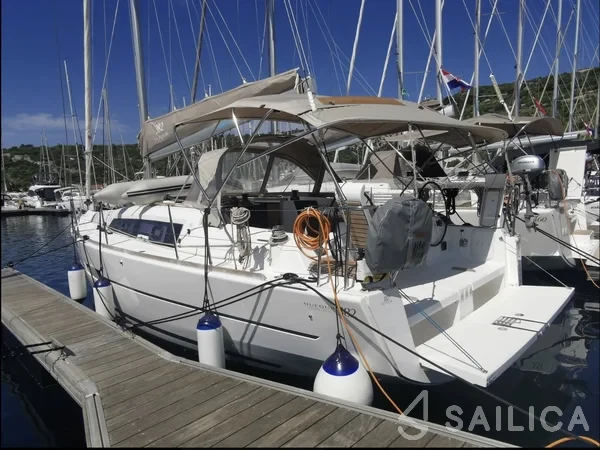 Dufour 382 GL - Yacht Charter Sailica
