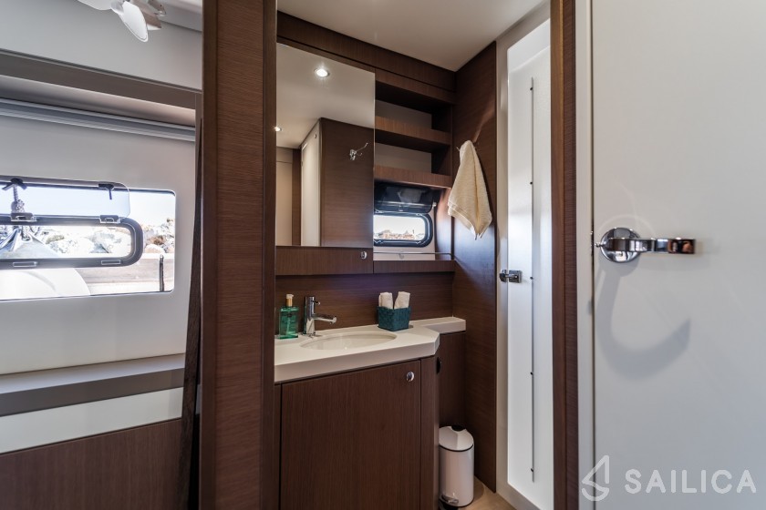 Bali 5.4. - Yacht Charter Sailica