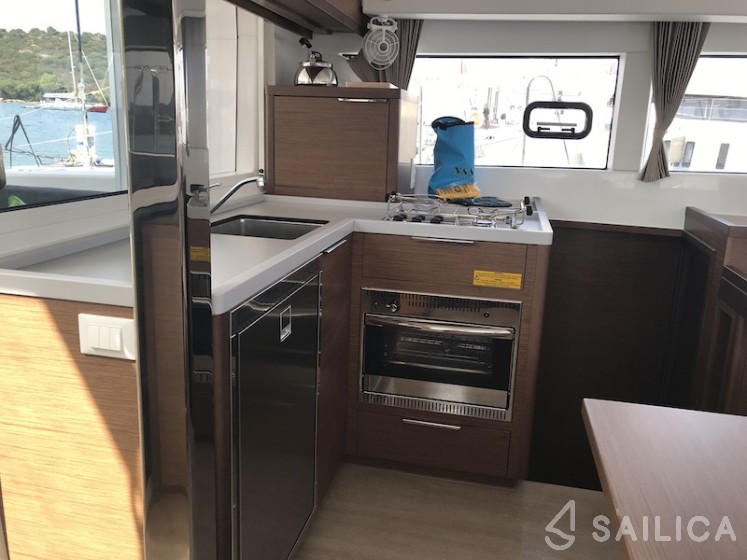 Lagoon 40 - Yacht Charter Sailica