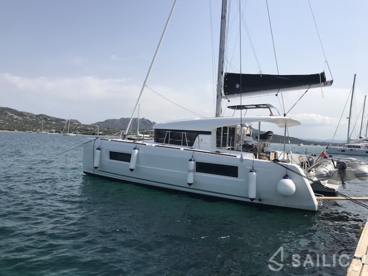 Lagoon 40 - Yacht Charter Sailica