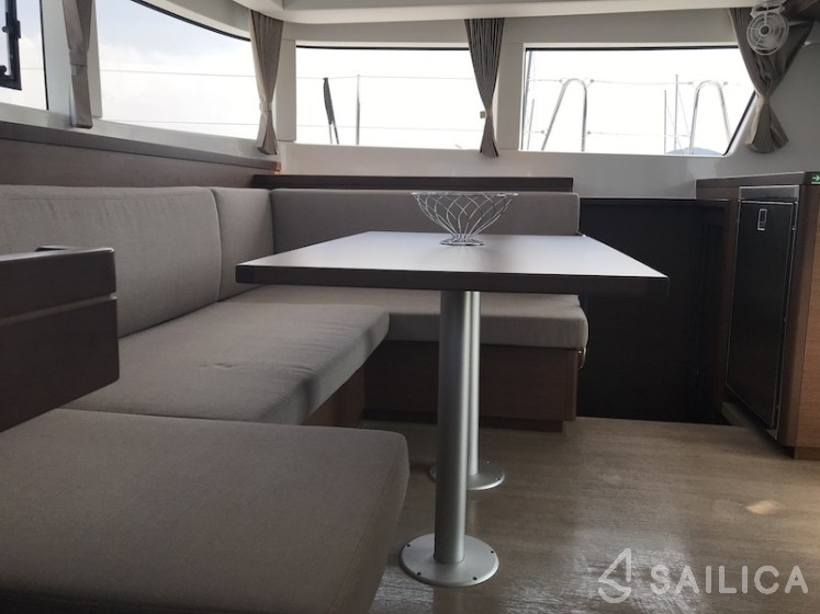 Lagoon 40 - Yacht Charter Sailica