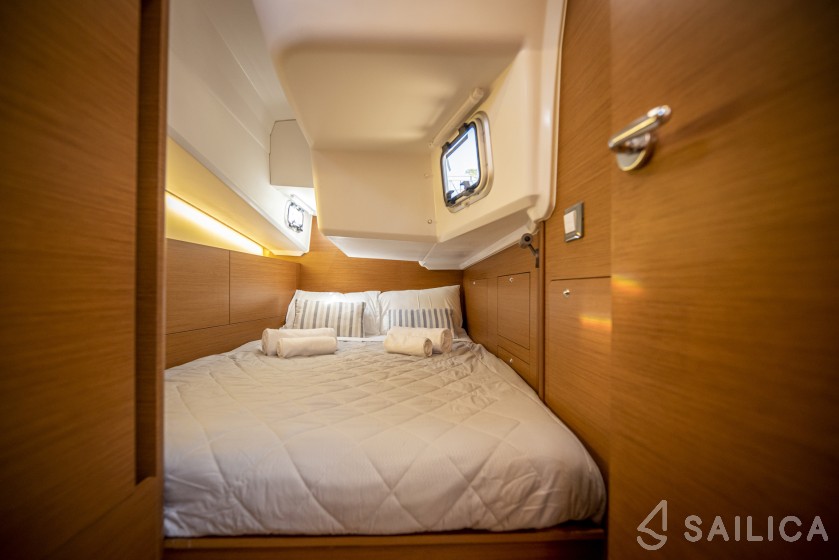 Sun Odyssey 410 - Yacht Charter Sailica